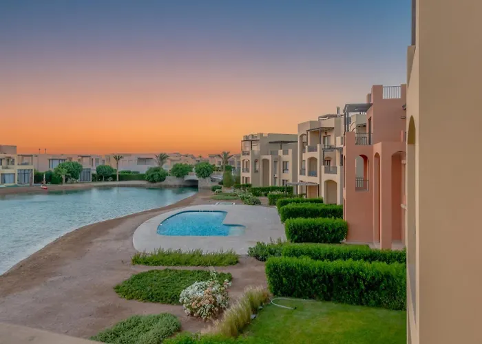 New! 2br Duplex In Tawila, Gouna Private Jacuzzi, Garden, Lagoon & Pool *